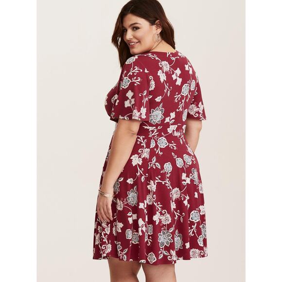 Torrid Berry Floral Stretch Knit Dress Womens Size 3X Burgundy Flutter Sleeve - Picture 5 of 10